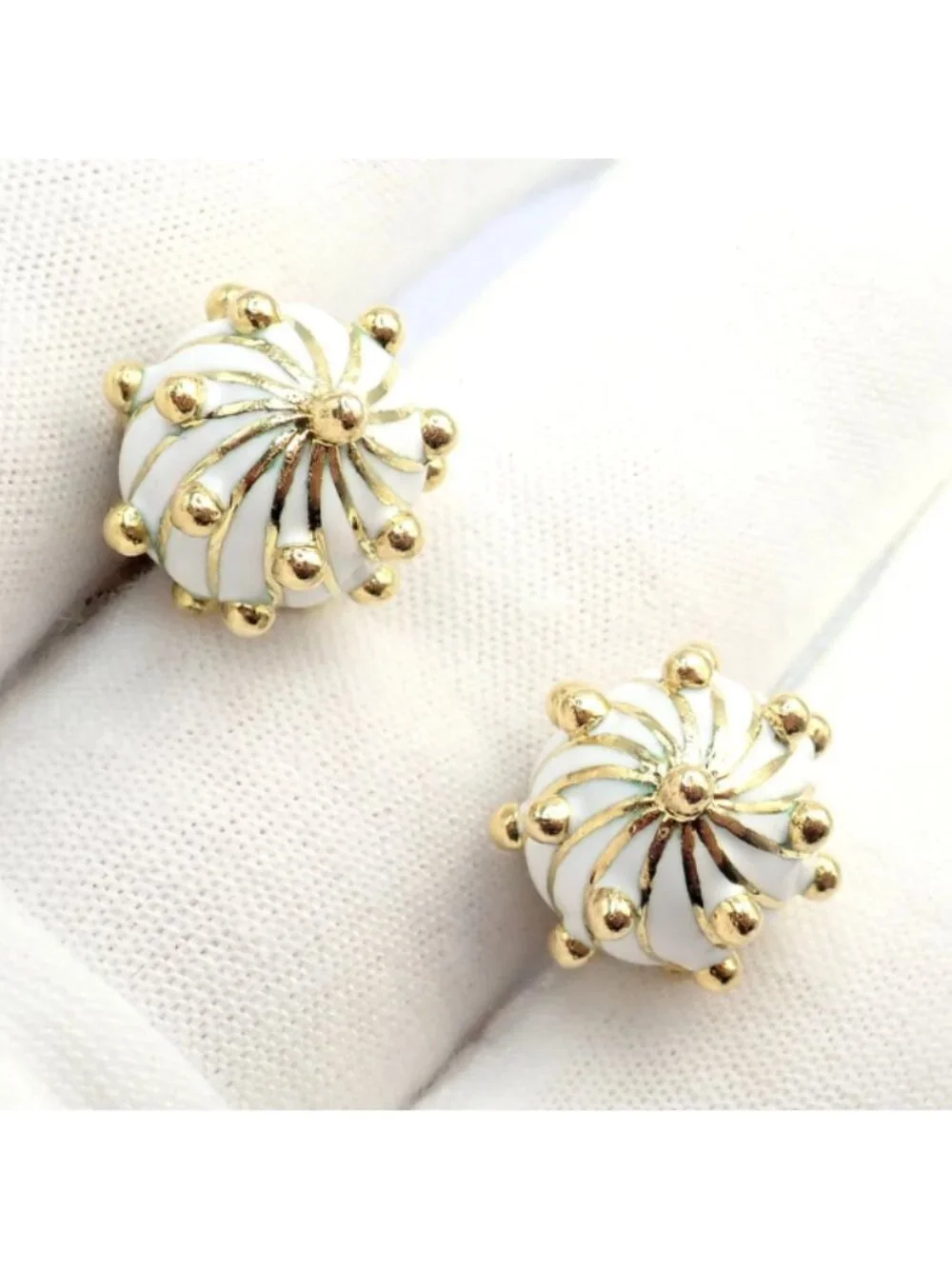 Vintage! David Webb 18k Yellow Gold White Enamel Ball Spike Cufflinks